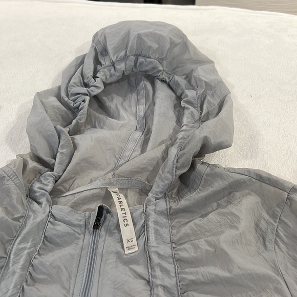 Fabletics windbreaker - Picture 3 of 8